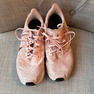 Nike Women's Light Pink zoom pegasus